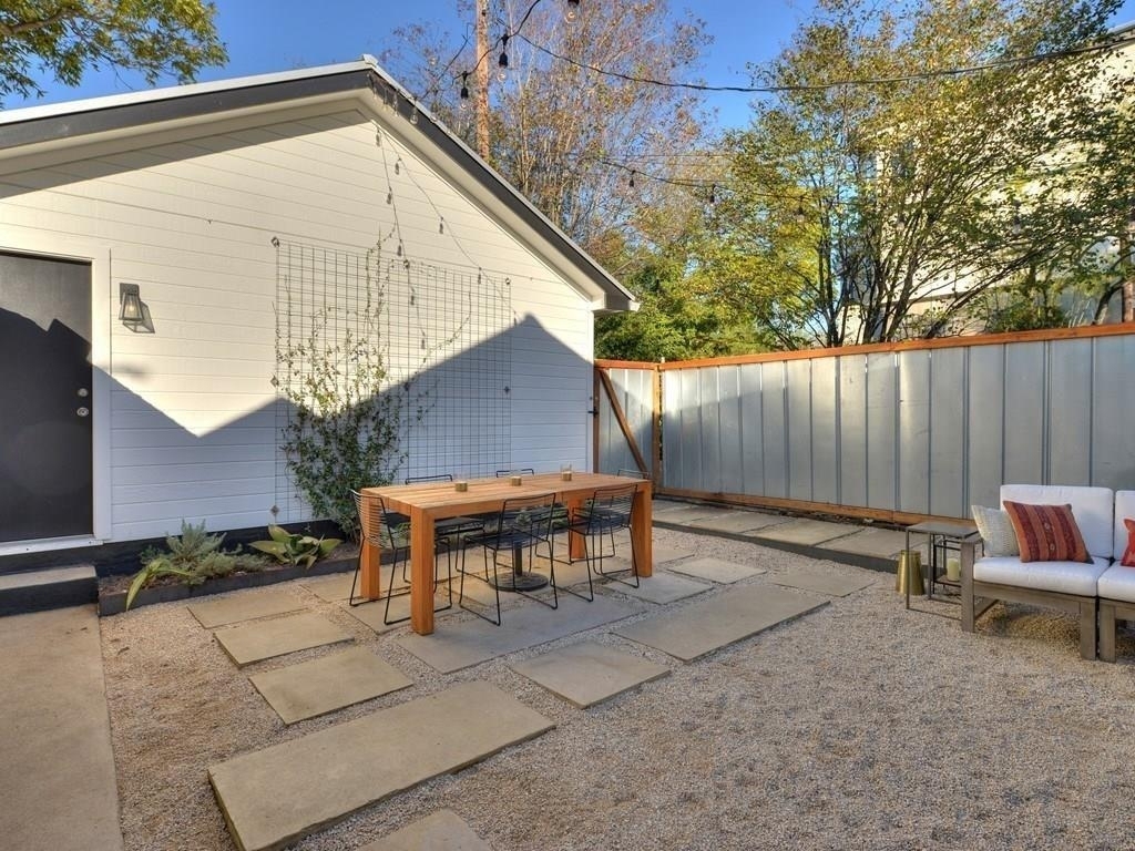 413 W Johanna St - Photo 2