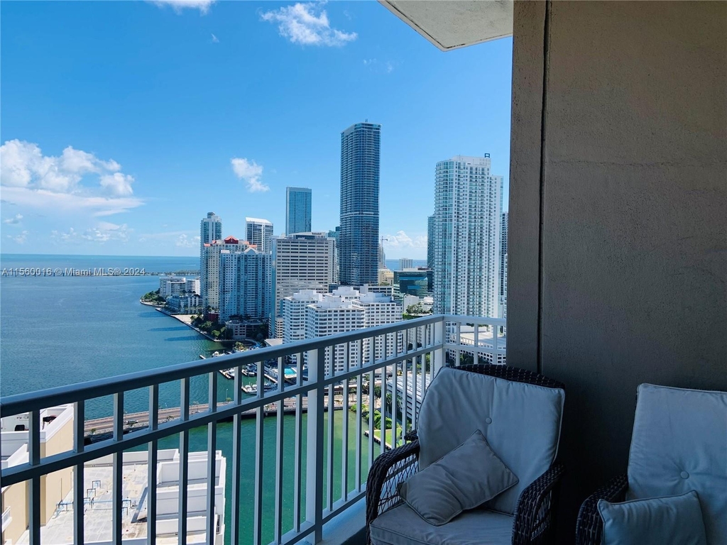 801 Brickell Key Blvd - Photo 3