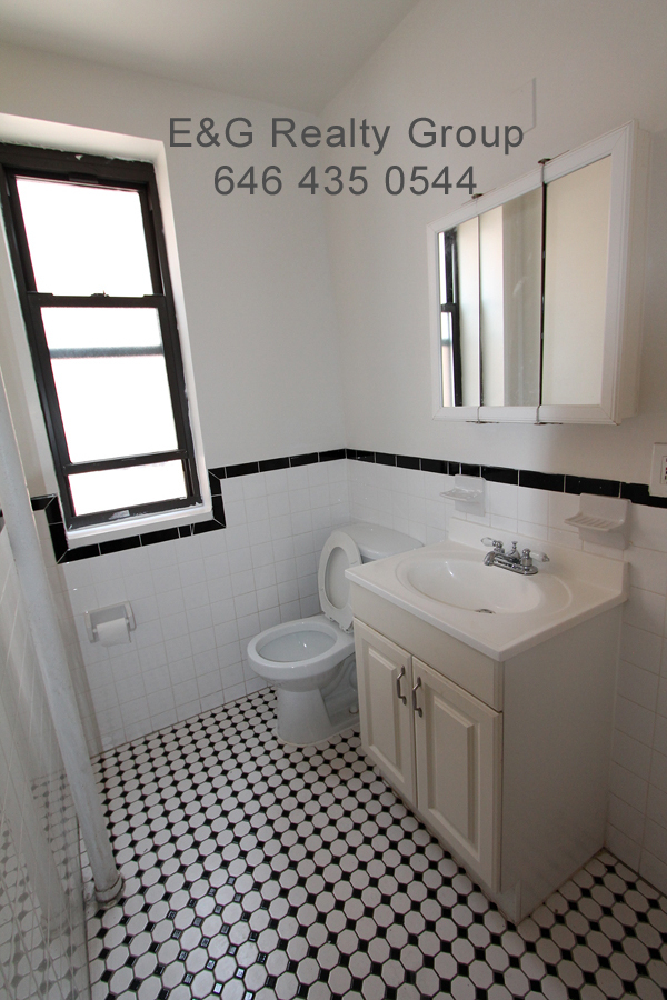 W 138th St - Photo 1