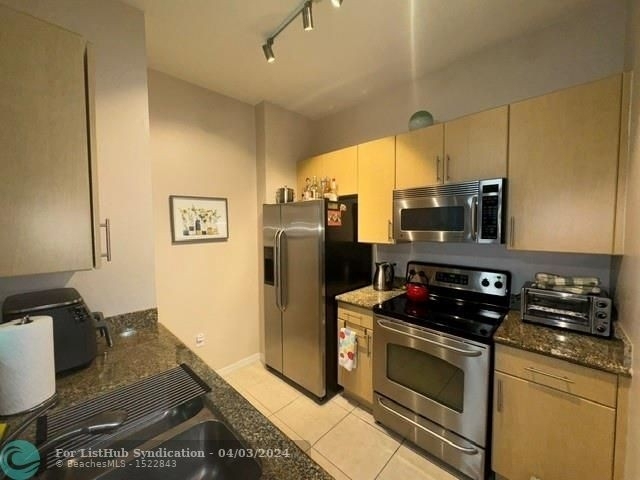 2421 Ne 65th St - Photo 6