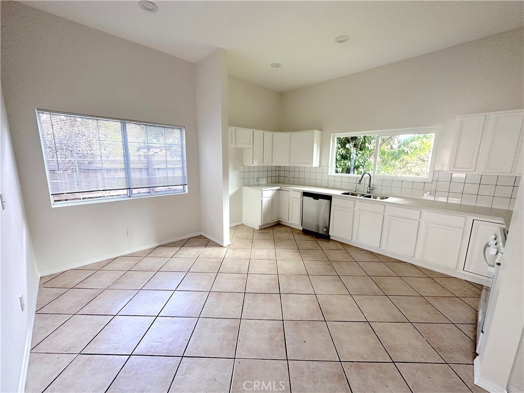 12358 Oxnard Street - Photo 2