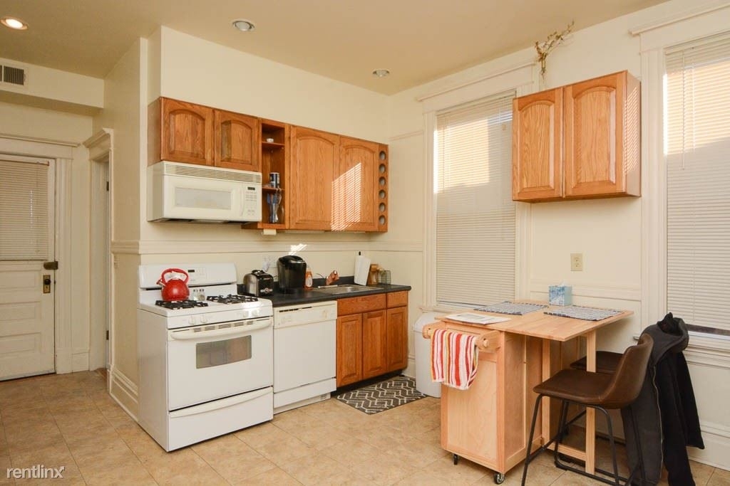 3744 W. Diversey, Unit 5 - Photo 3