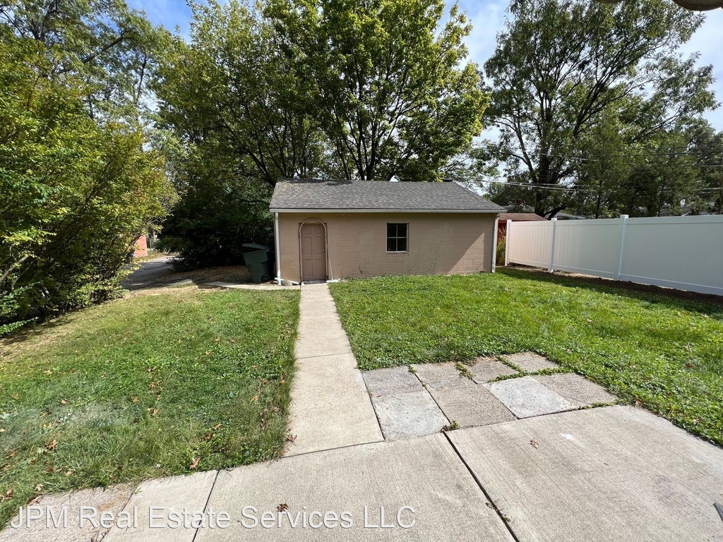 148 N Broadleigh Drive - Photo 13