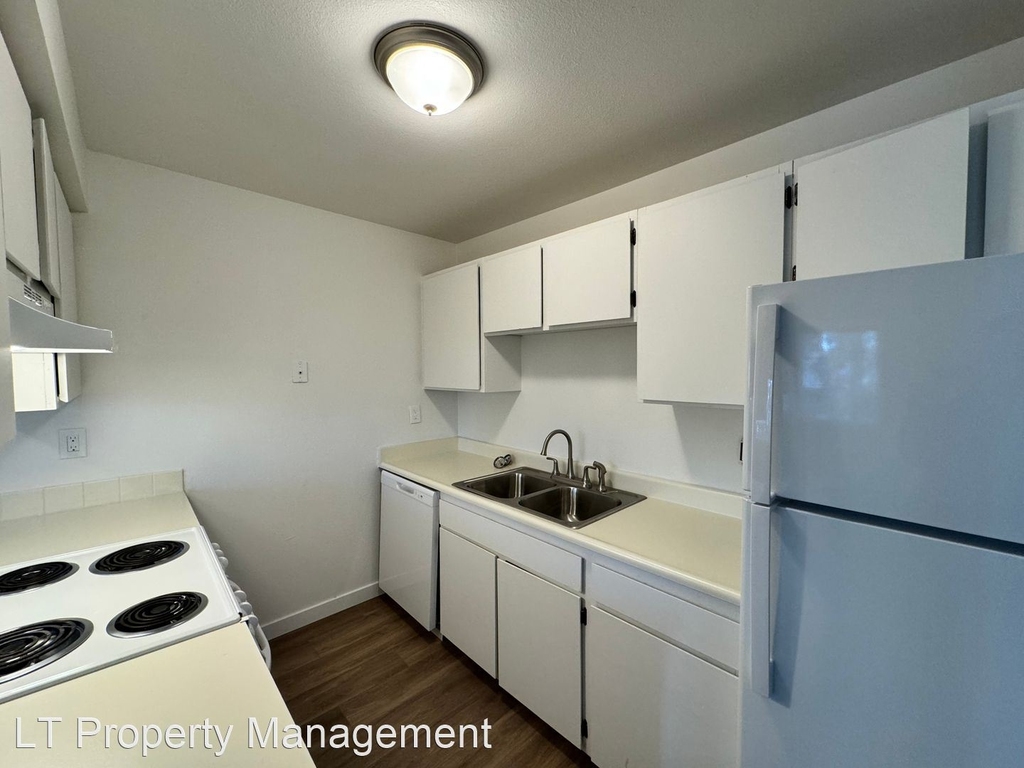 10211 E 14th Ave - Photo 2