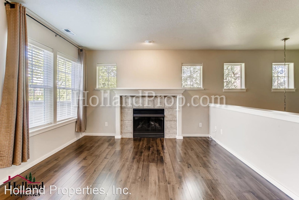 977 Ne 73rd Ave. - Photo 5