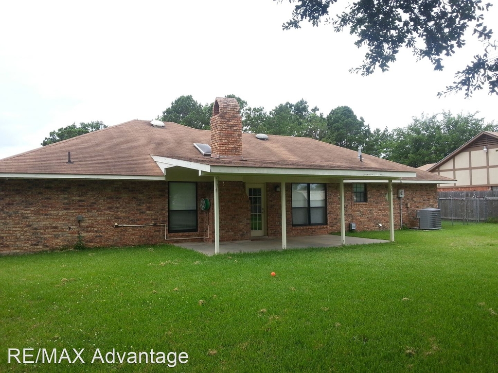 5415 Bayou Drive - Photo 2