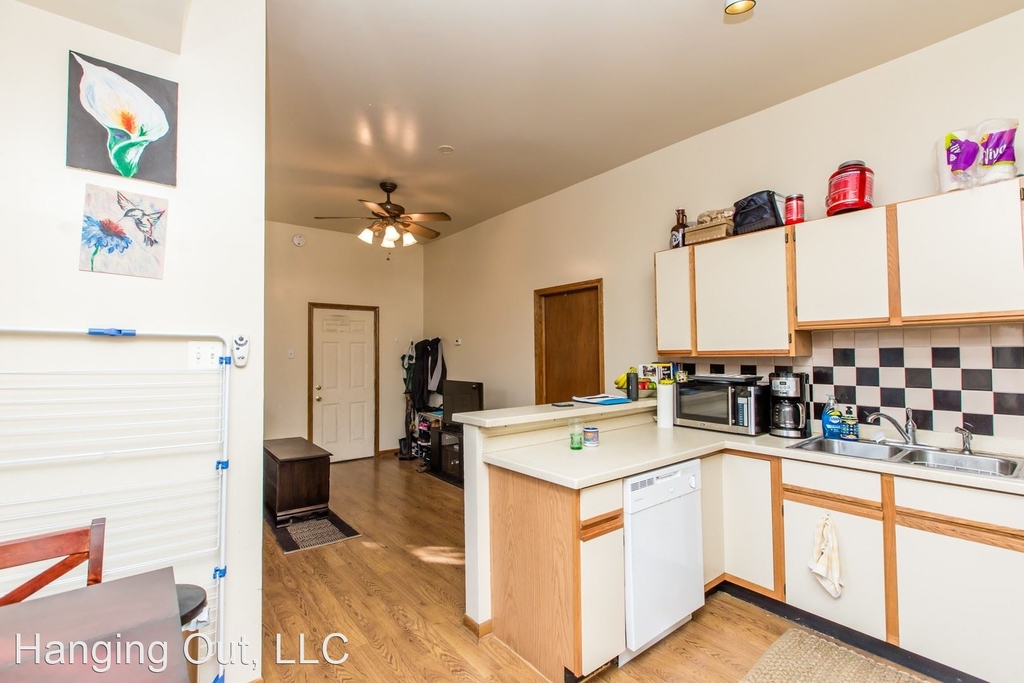 1435 W Blackhawk St, #2r - Photo 2