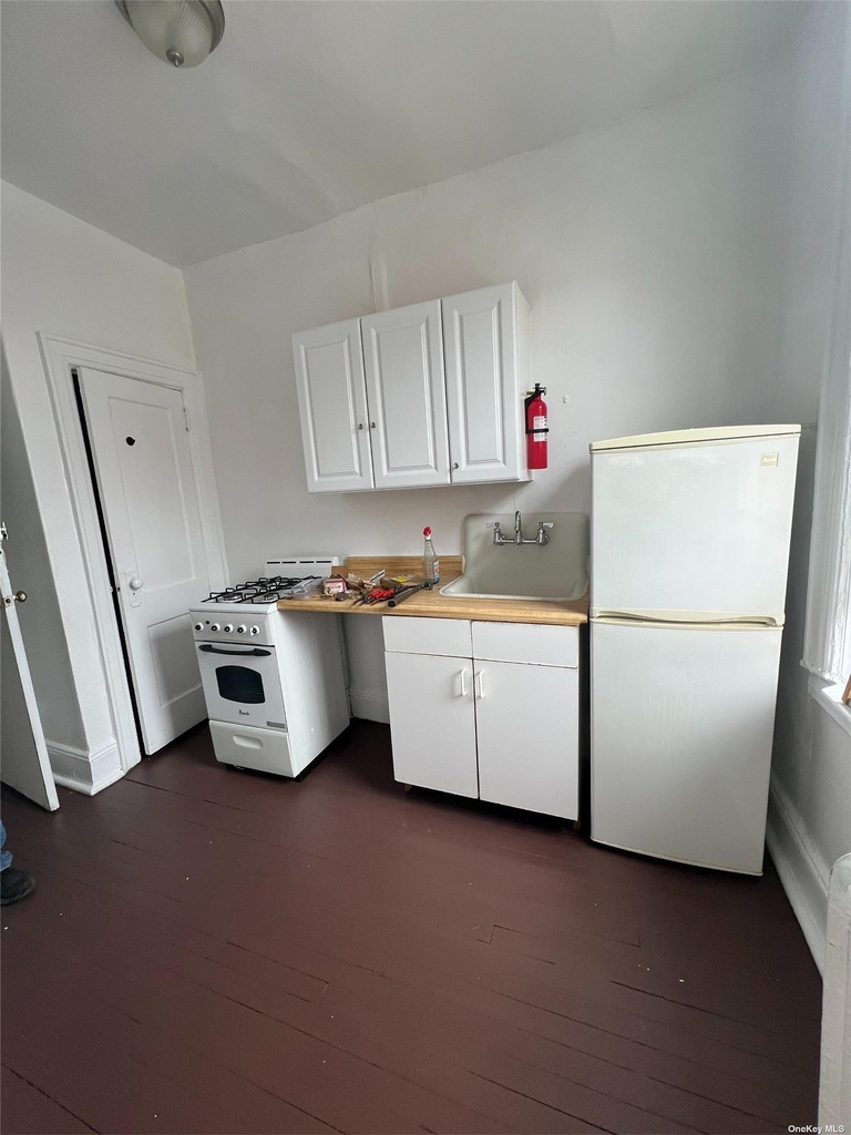 35-21 61st Street - Photo 4