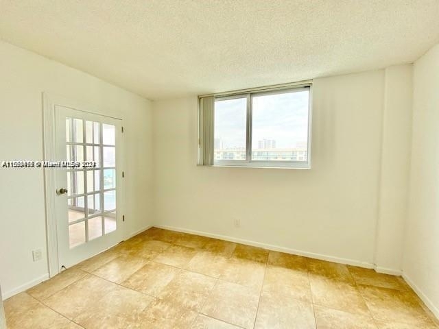 19380 Collins Ave - Photo 12