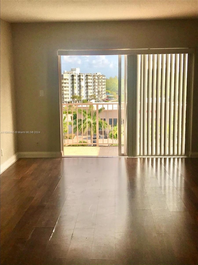 2200 E Hallandale Beach Blvd - Photo 2