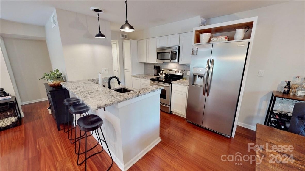 415 W 8th Street - Photo 7