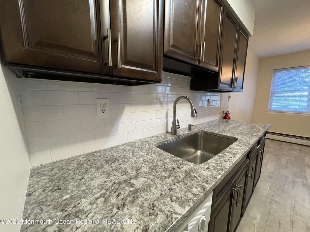 94 Stonehurst Boulevard - Photo 2