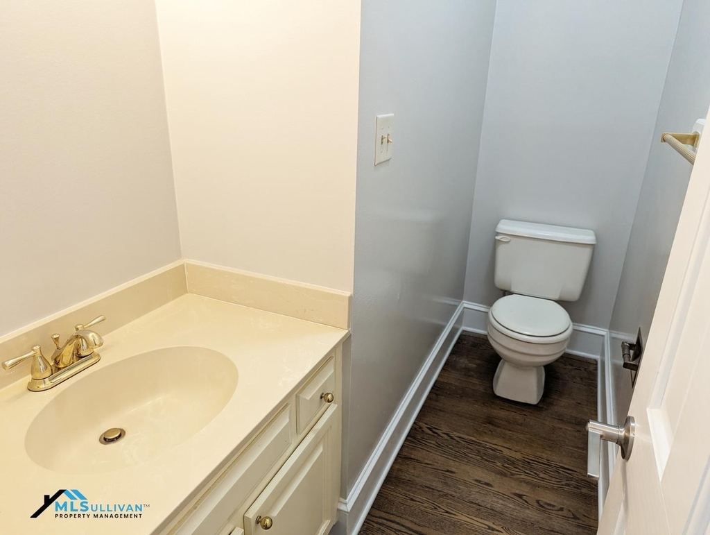 1306 Hampshire Court - Photo 8