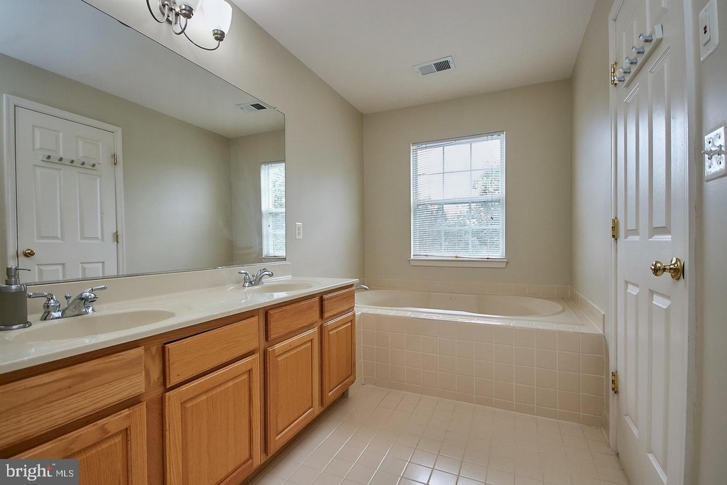 13227 Rolling Plains Court - Photo 5