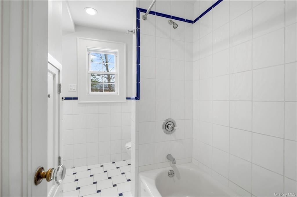 225 Larchmont Avenue - Photo 26