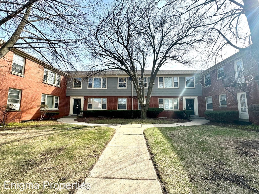 131 W Silver Spring Drive - Photo 0