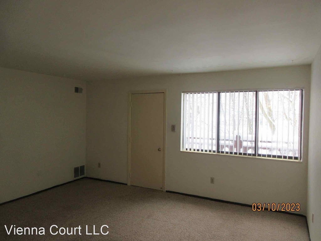 N111 W15780 - 15784 Vienna Court - Photo 2