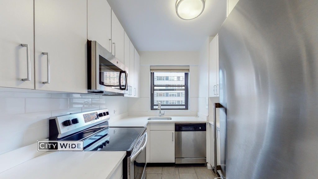 219 East 69th Street - Photo 8