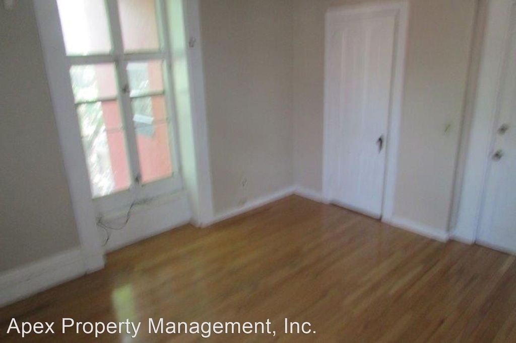 1033 Spaight Street - Photo 3