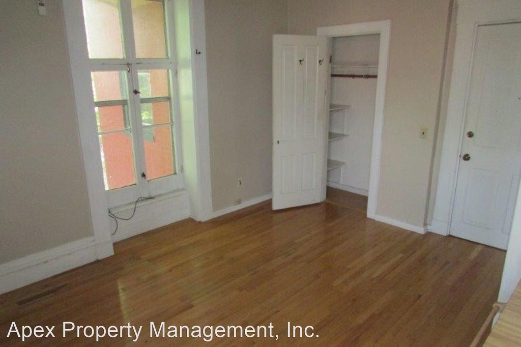 1033 Spaight Street - Photo 2