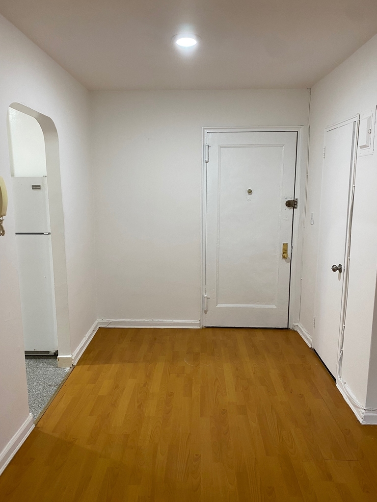 64-41 Saunders Street,Rego Park,NY 11374 - Photo 4