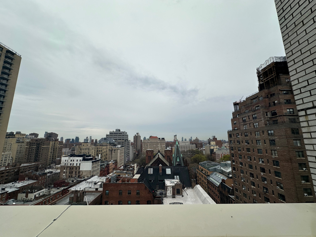 145 East 16th Street - Photo 0