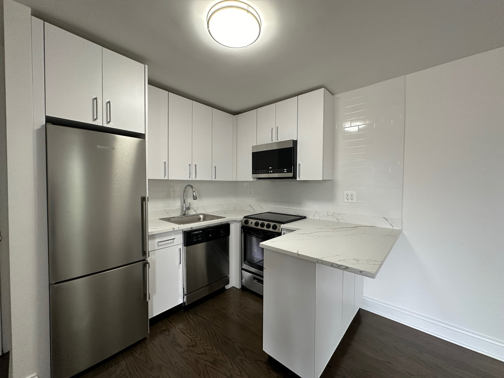 145 East 16th Street - Photo 2