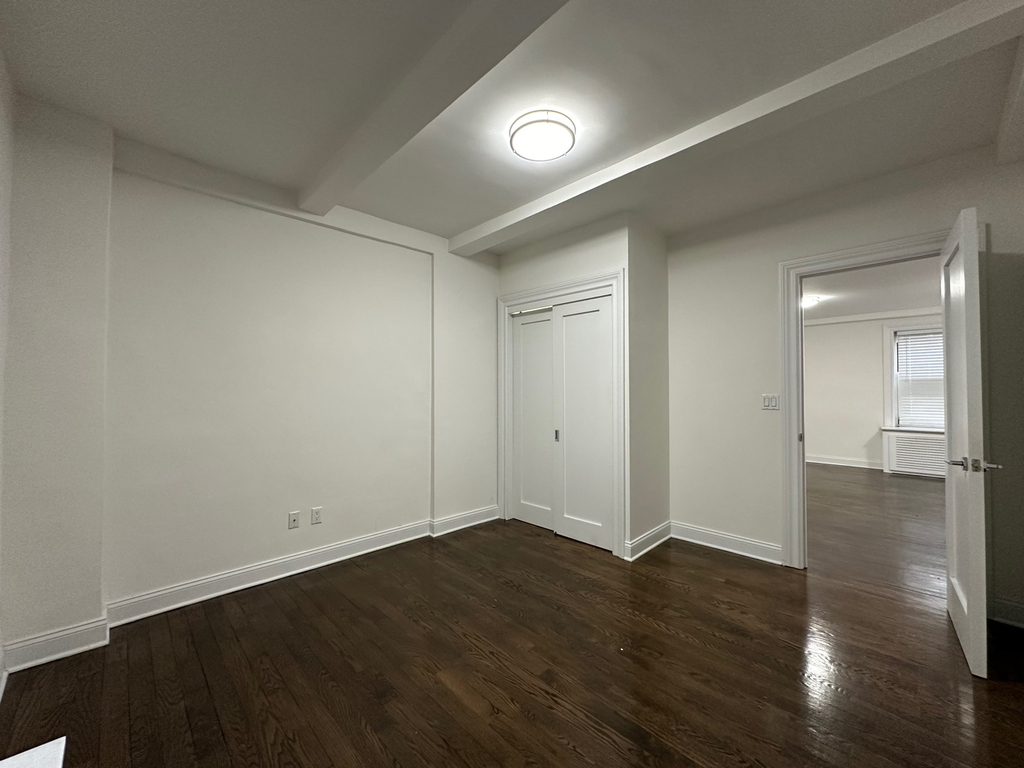 156 East 37th Street - Photo 5