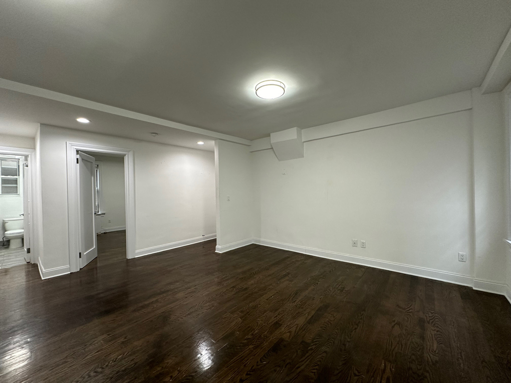 156 East 37th Street - Photo 2