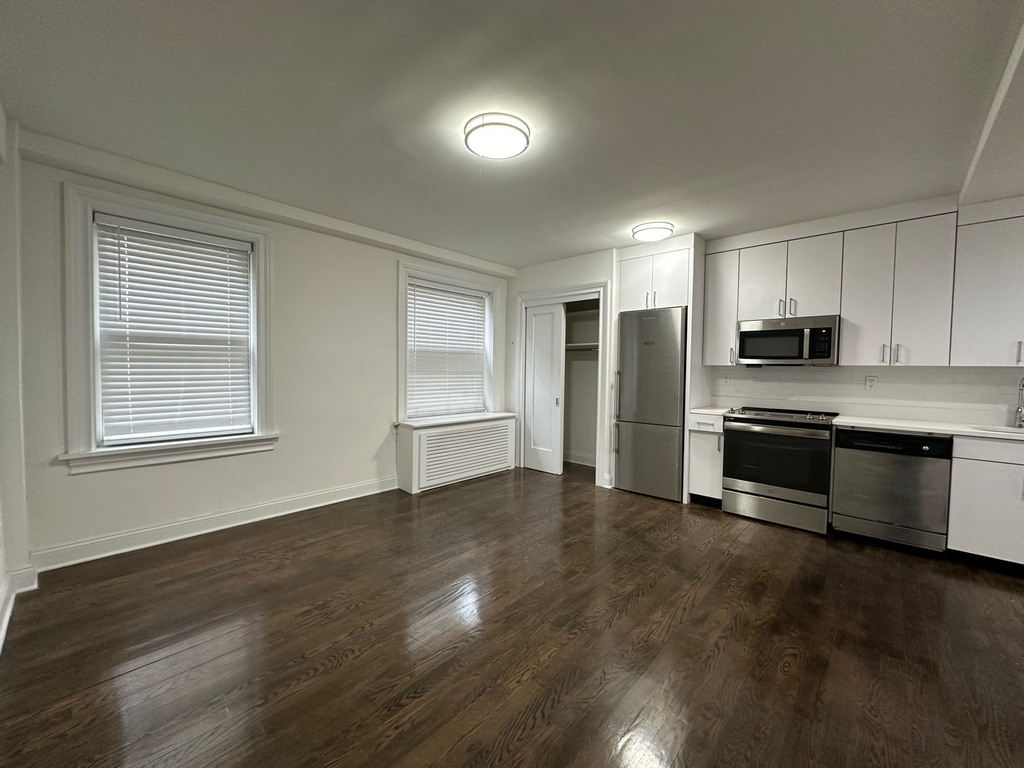 156 East 37th Street - Photo 0