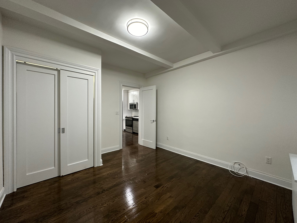 156 East 37th Street - Photo 6