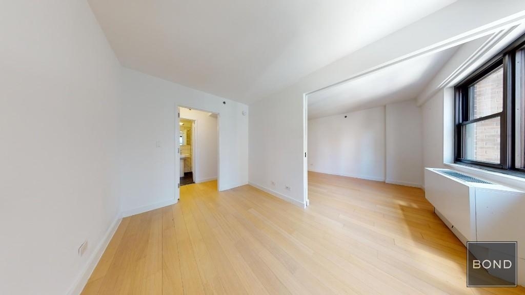 222 East 39th Street - Photo 6