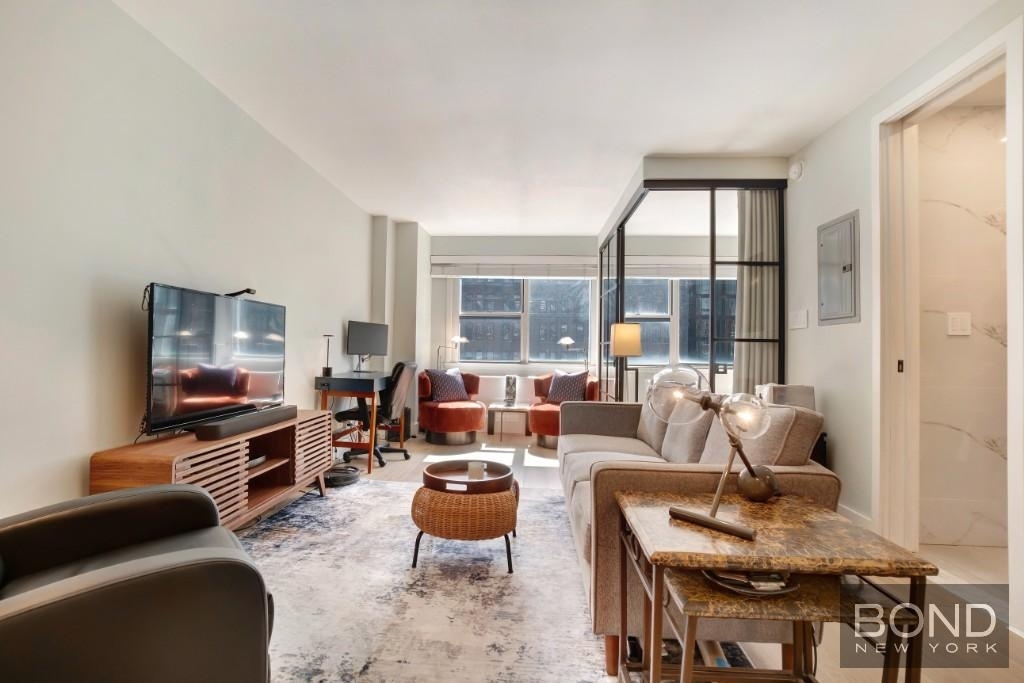 430 West 34th Street - Photo 8