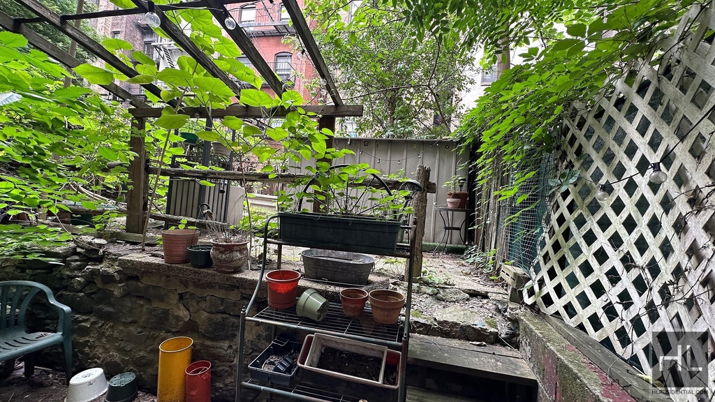 323a East 89 Street - Photo 6