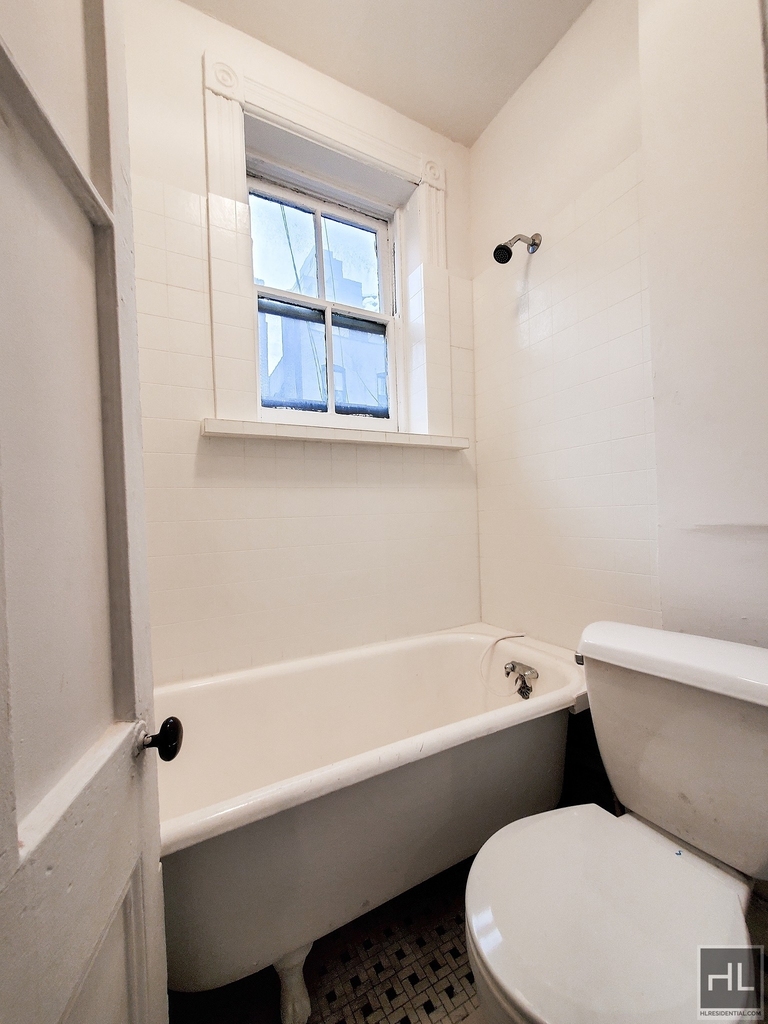 323a East 89 Street - Photo 4