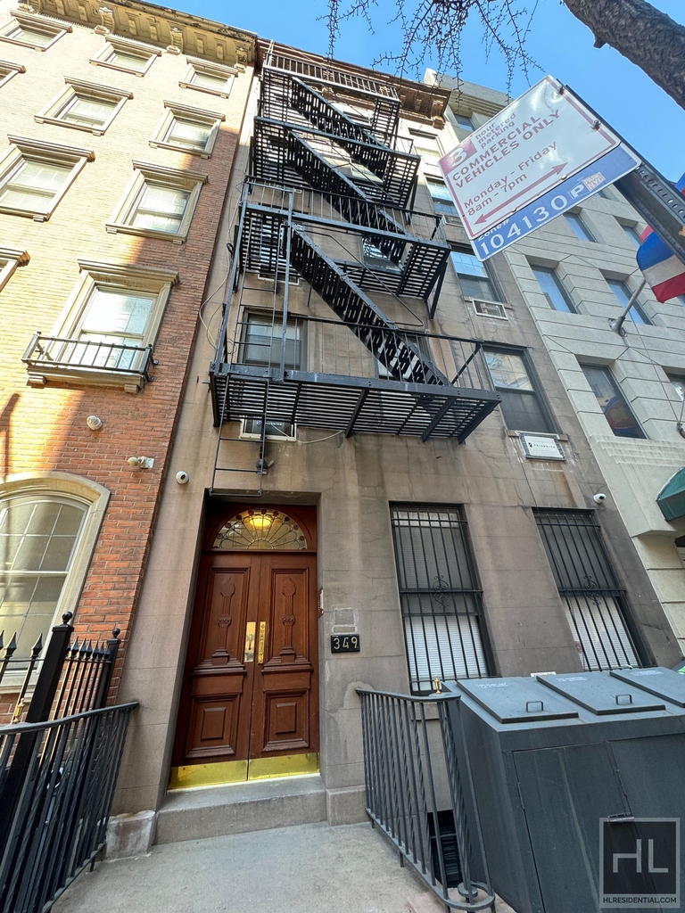 East 52nd Street - Photo 10