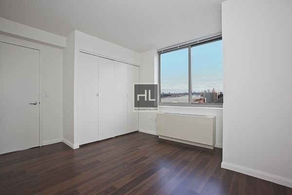 10 Avenue - Photo 1