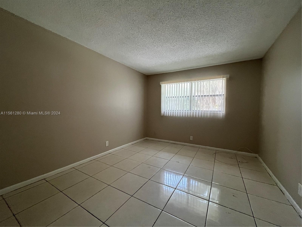 1200 Sw 50th Ave - Photo 3