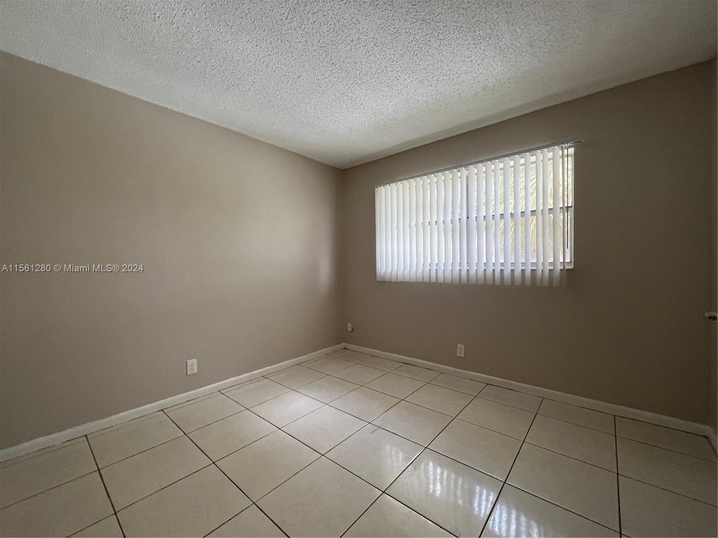 1200 Sw 50th Ave - Photo 6