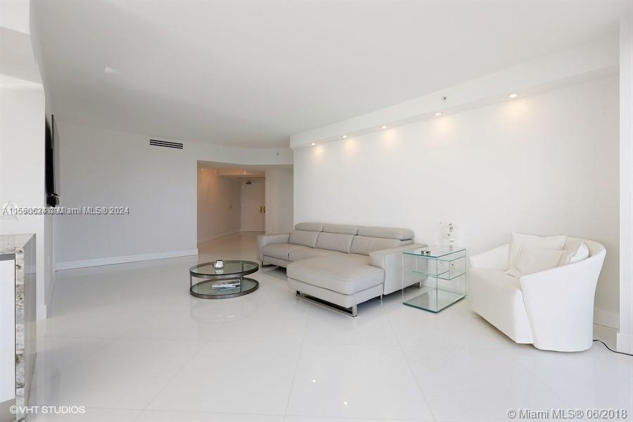 4779 Collins Ave - Photo 4