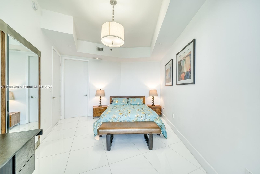 16001 Collins Ave - Photo 4