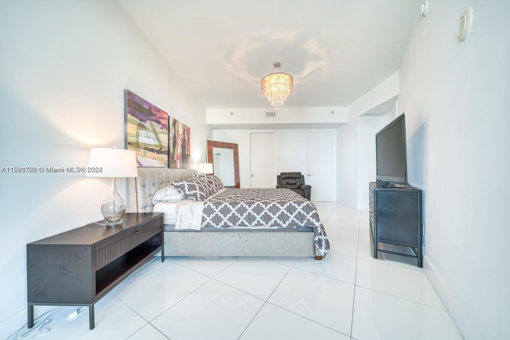 16001 Collins Ave - Photo 17