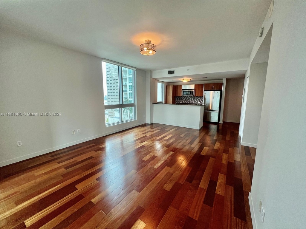 300 S Biscayne Blvd - Photo 0