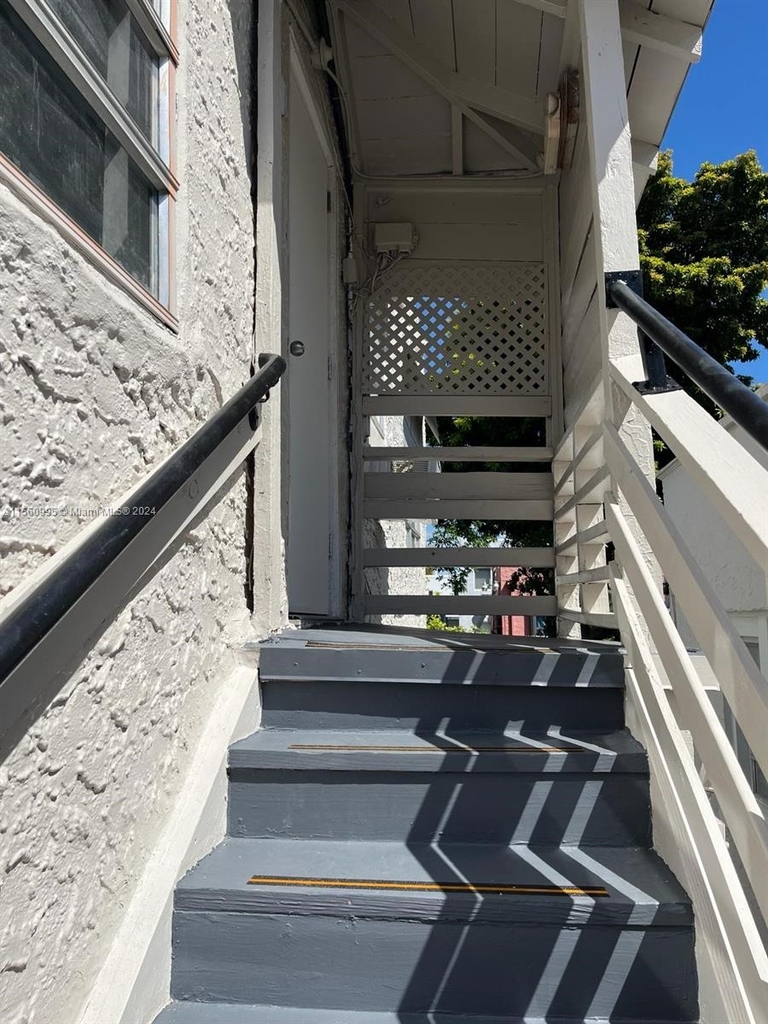 1011 Sw 5th St - Photo 10