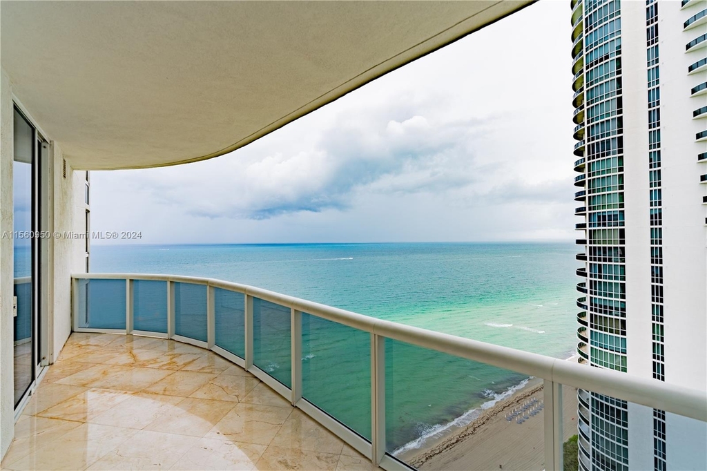 16001 Collins Ave - Photo 10