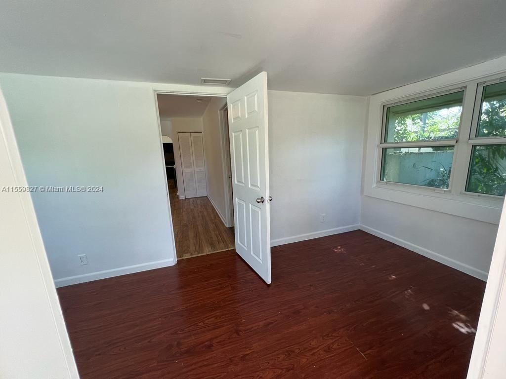 4616 Sw 33rd Ave - Photo 2