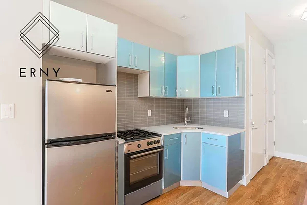 650 Marcy Avenue - Photo 2