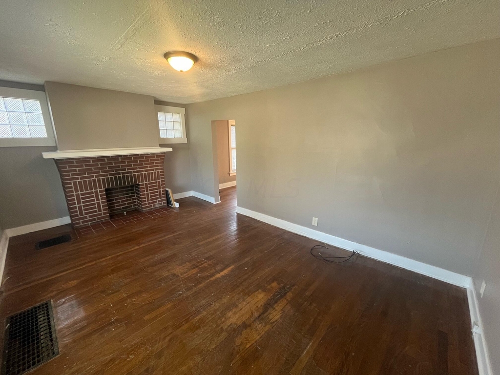 1247 Genessee Avenue - Photo 2