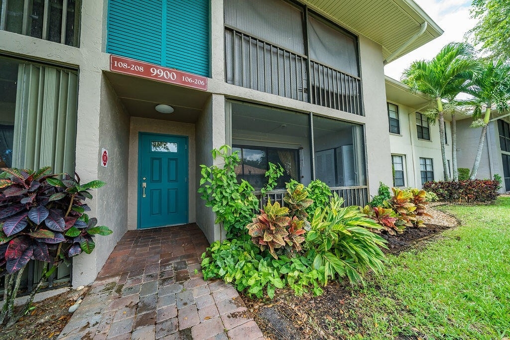 9900 Pineapple Tree Drive - Photo 0