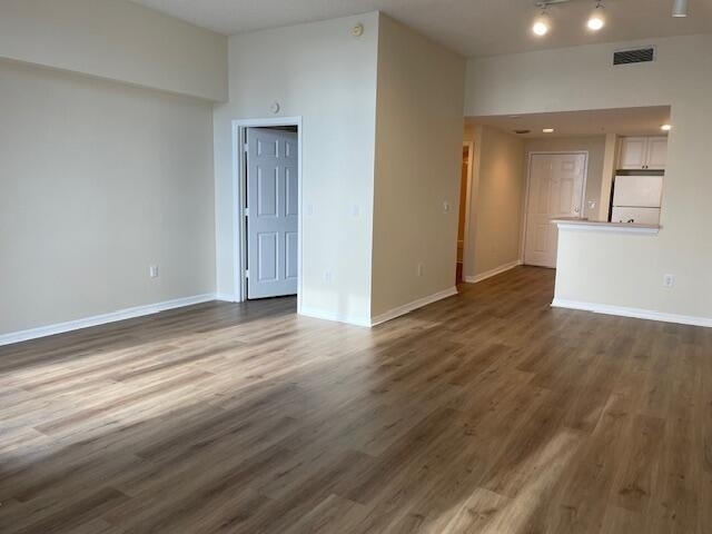 255 Evernia Street - Photo 2